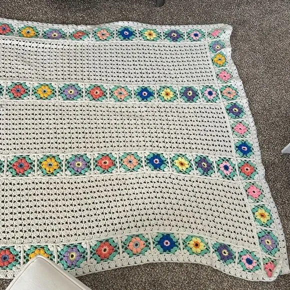 Vintage Hand Crocheted Granny Floral Cottagecore Boho Throw Blanket Afghan - Picture 4 of 11